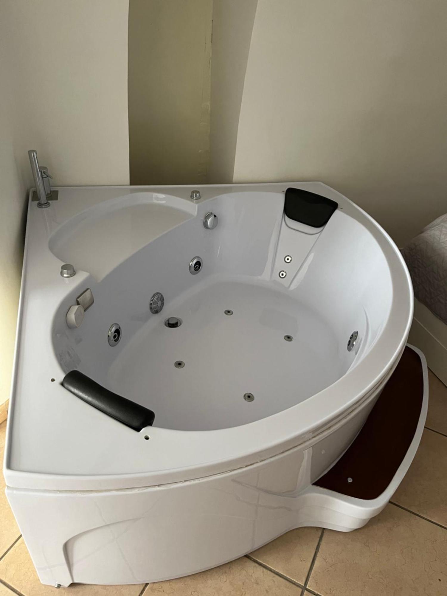 Ostuni 21Mqsuitehomes, Appartamento Con Mini Piscina Privata, Appartamenti Con Vasca Idromassaggio & Appartamenti Standard Exteriér fotografie